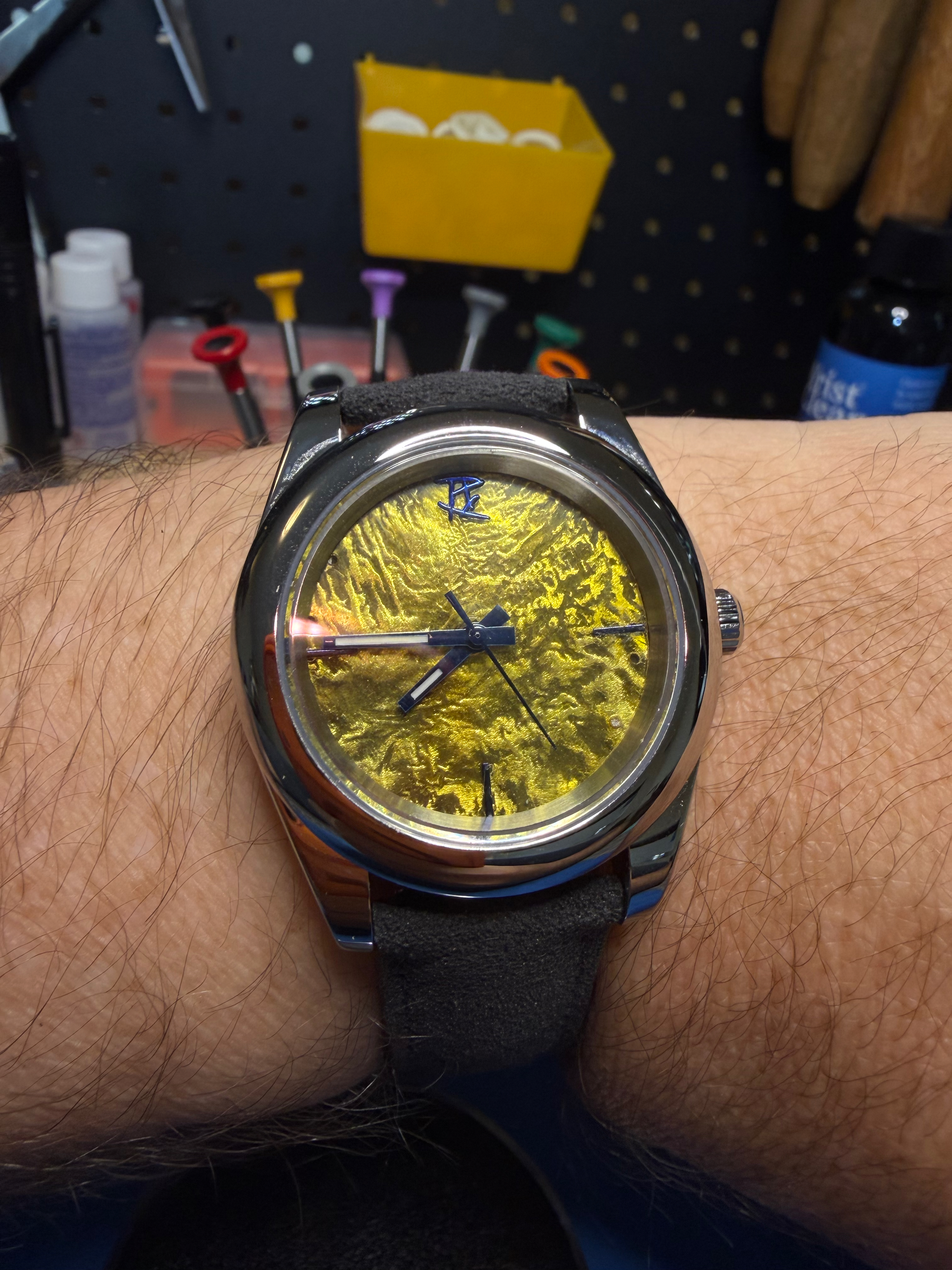 A gold-fired reticulated dial, blued hands, on suede at the bench